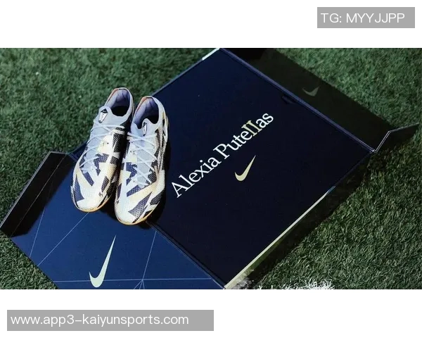 Nike发布Kobe8EXT马年特别版黑色鞋面搭配马毛材质彰显独特风格