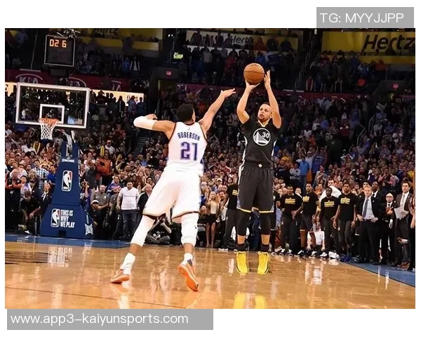 十年前今天库里绝杀雷霆的经典三分回放引发球迷热议